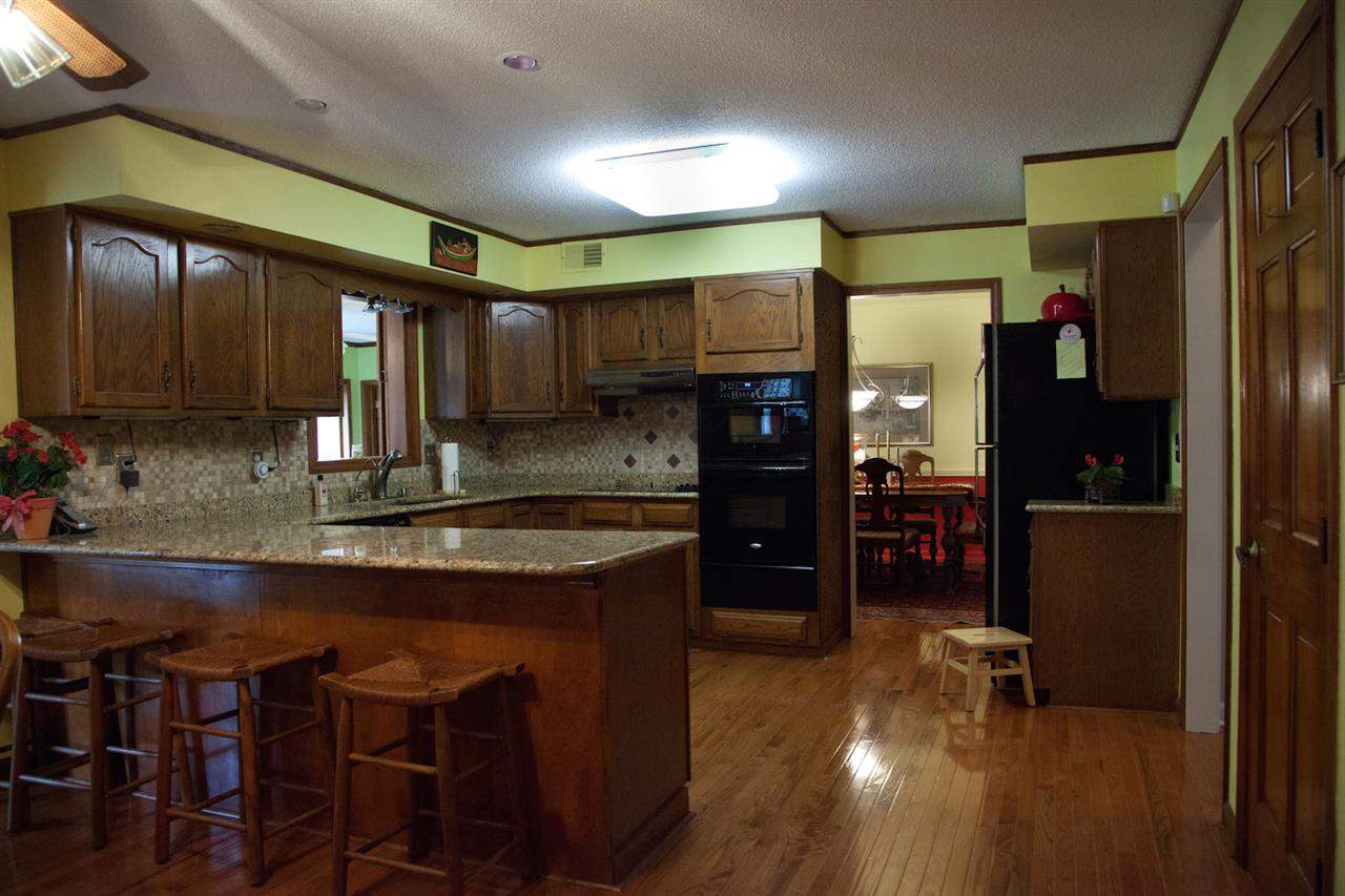 8211 Woodbriar Dr, Evansville, IN 47715 photo 7