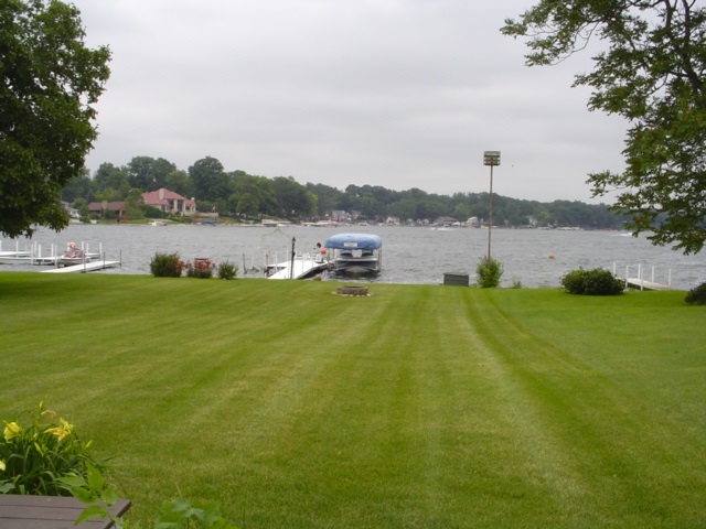 602 N Lake St, Syracuse, IN 46567 photo 2
