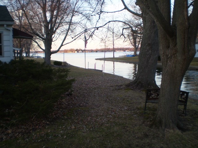 9684 N Bayshore Dr, Syracuse, IN 46567 photo 3