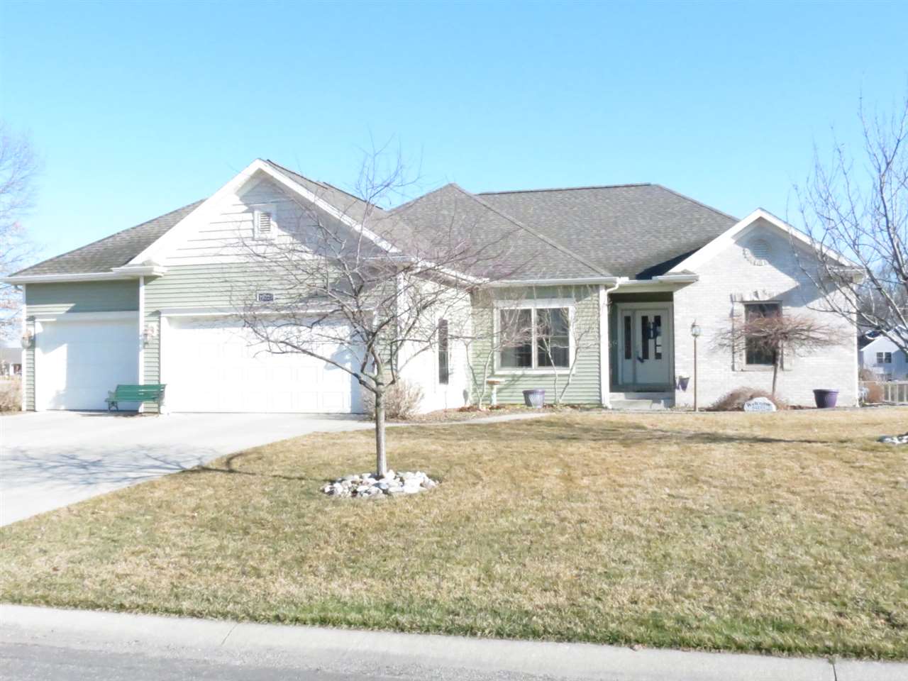 10225 Heather Lake Dr, Osceola, IN 46561 photo 1