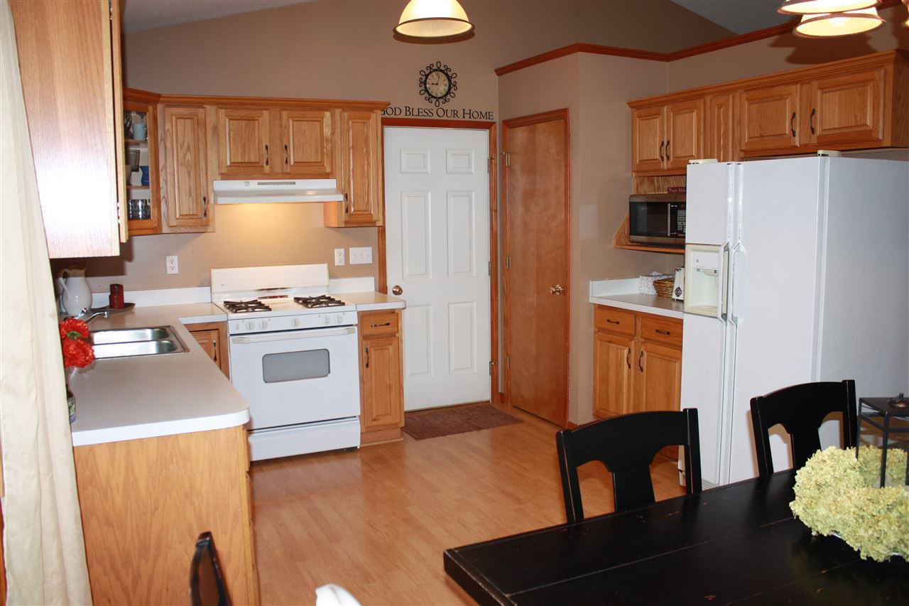 1013 Hidden Meadow Ln, Middlebury, IN 46540 photo 5