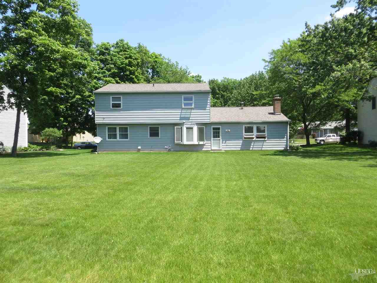 6631 Rockingham Dr, Fort Wayne, IN 46835 photo 2