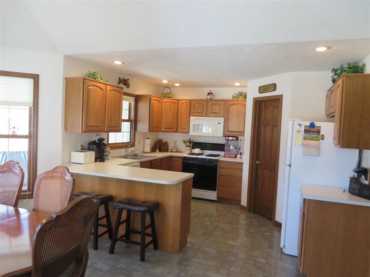 3604 E Waterview Dr, Muncie, IN 47302 photo 3