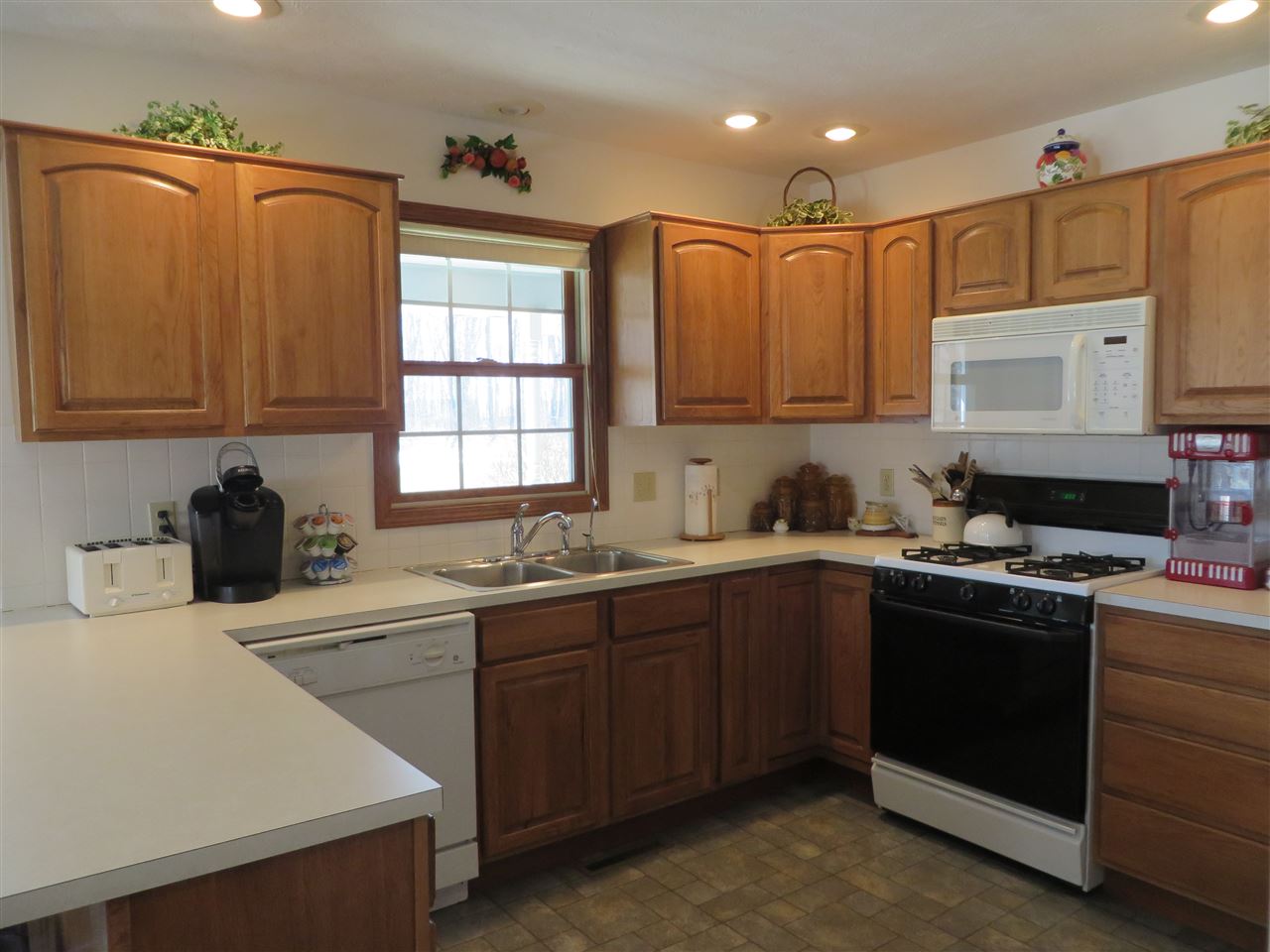 3604 E Waterview Dr, Muncie, IN 47302 photo 4