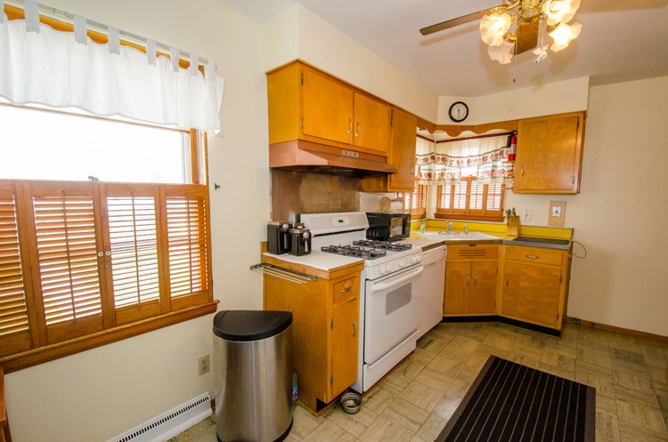 618 W 10th St, Mishawaka, IN 46544 photo 8