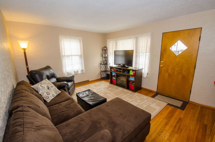618 W 10th St, Mishawaka, IN 46544 photo 2