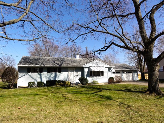 218 N Bittersweet Ln, Muncie, IN 47304 photo 1