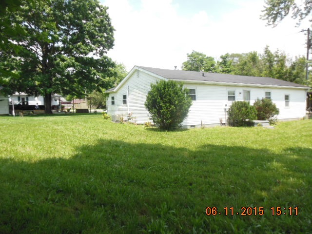 507 S Plum St, Mitchell, IN 47446 photo 4