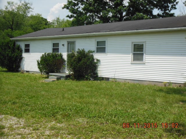 507 S Plum St, Mitchell, IN 47446 photo 2