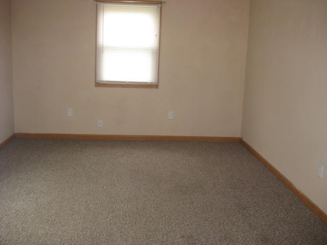 1008 Hawthorne Ave, Frankfort, IN 46041 photo 2