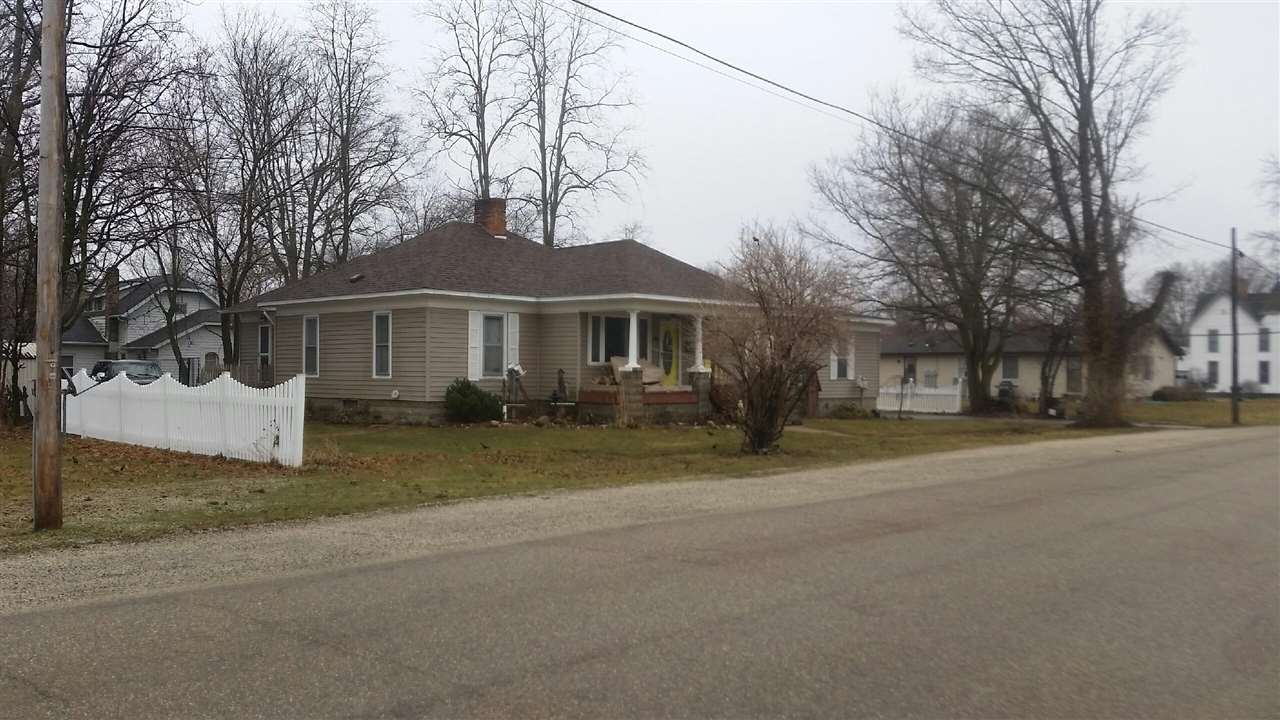 605 Fourth St, Howe, IN 46746 photo 1