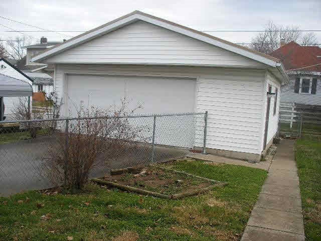 402 NW 1st St, Washington, IN 47501 photo 3
