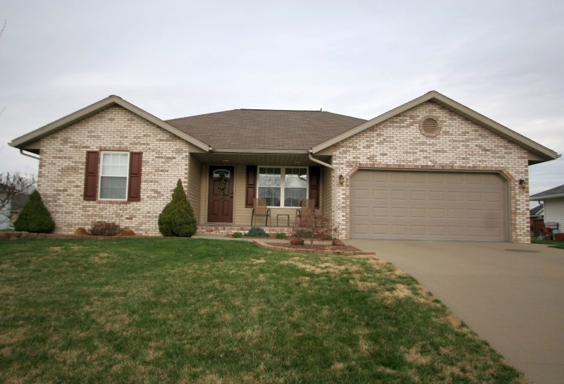 4148 Lee Dr, Jasper, IN 47546 photo 1
