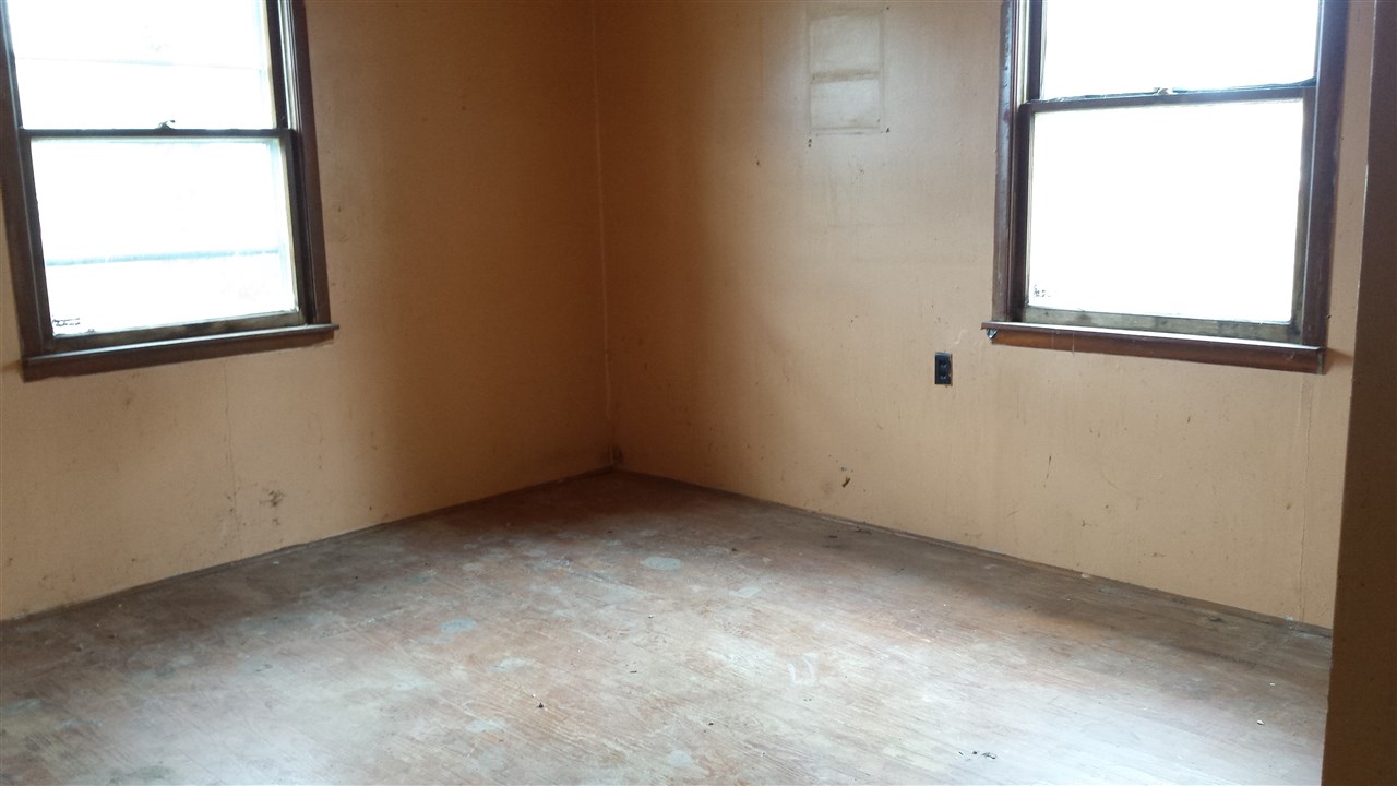 407 Elm St, Sumner, IL 62466 photo 5