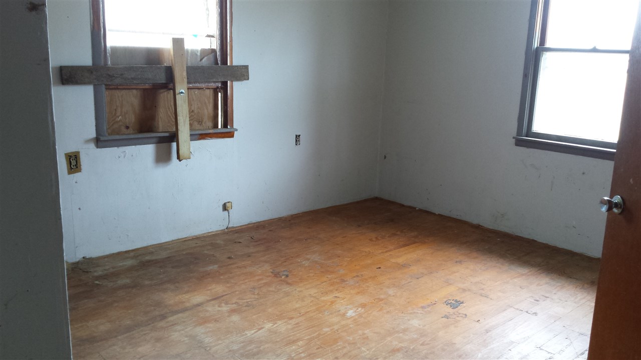 407 Elm St, Sumner, IL 62466 photo 4