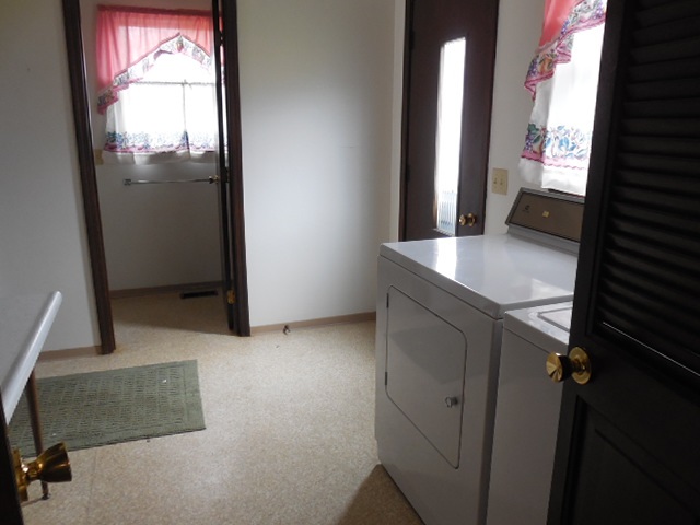 127 Yoder St, Topeka, IN 46571 photo 22