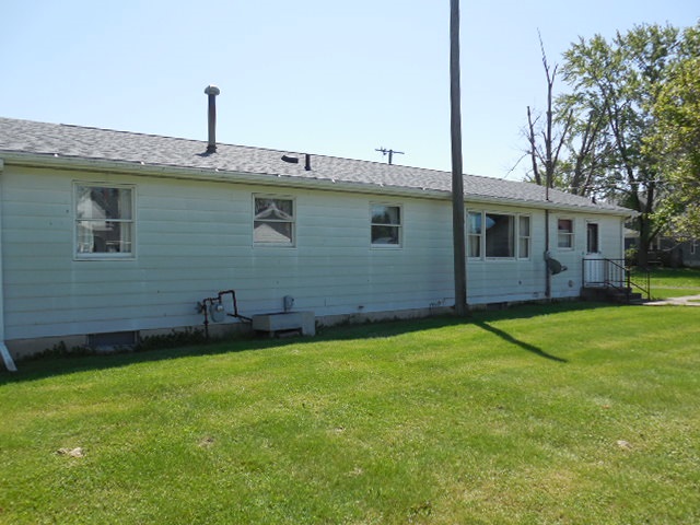 127 Yoder St, Topeka, IN 46571 photo 3