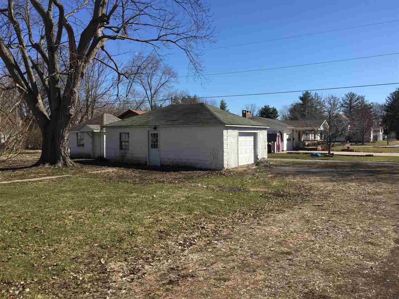 610 S Wood St, Brookston, IN 47923 photo 3