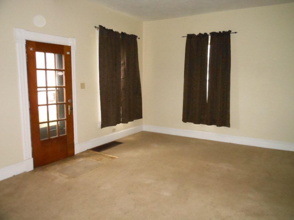 1536 Edwardsburg Ave, Elkhart, IN 46514 photo 2