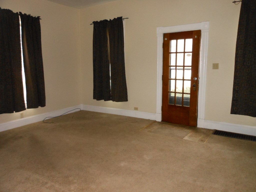 1536 Edwardsburg Ave, Elkhart, IN 46514 photo 3