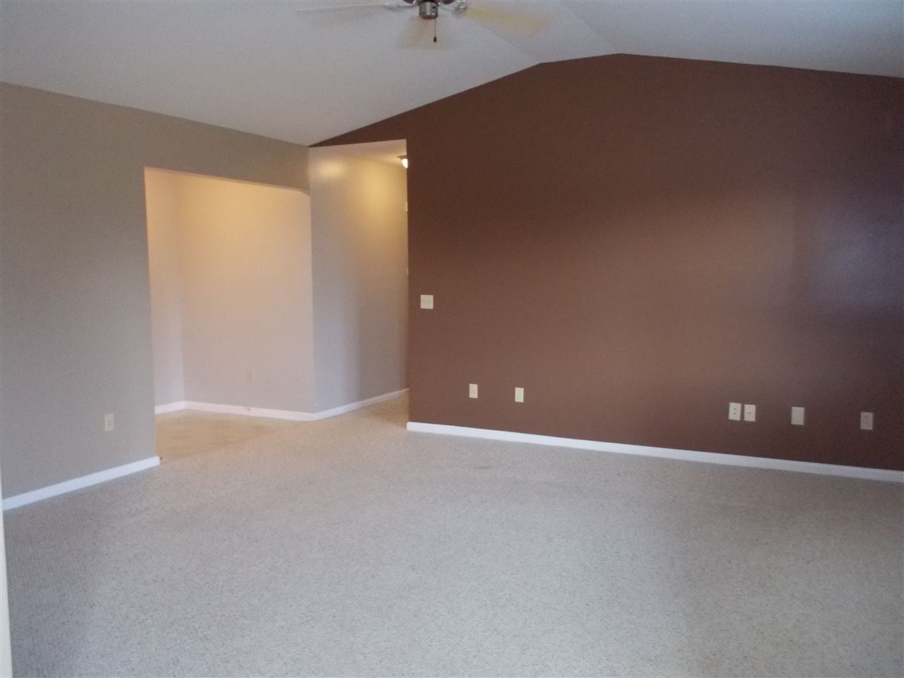 913 Meadow Way, Churubusco, IN 46723 photo 4