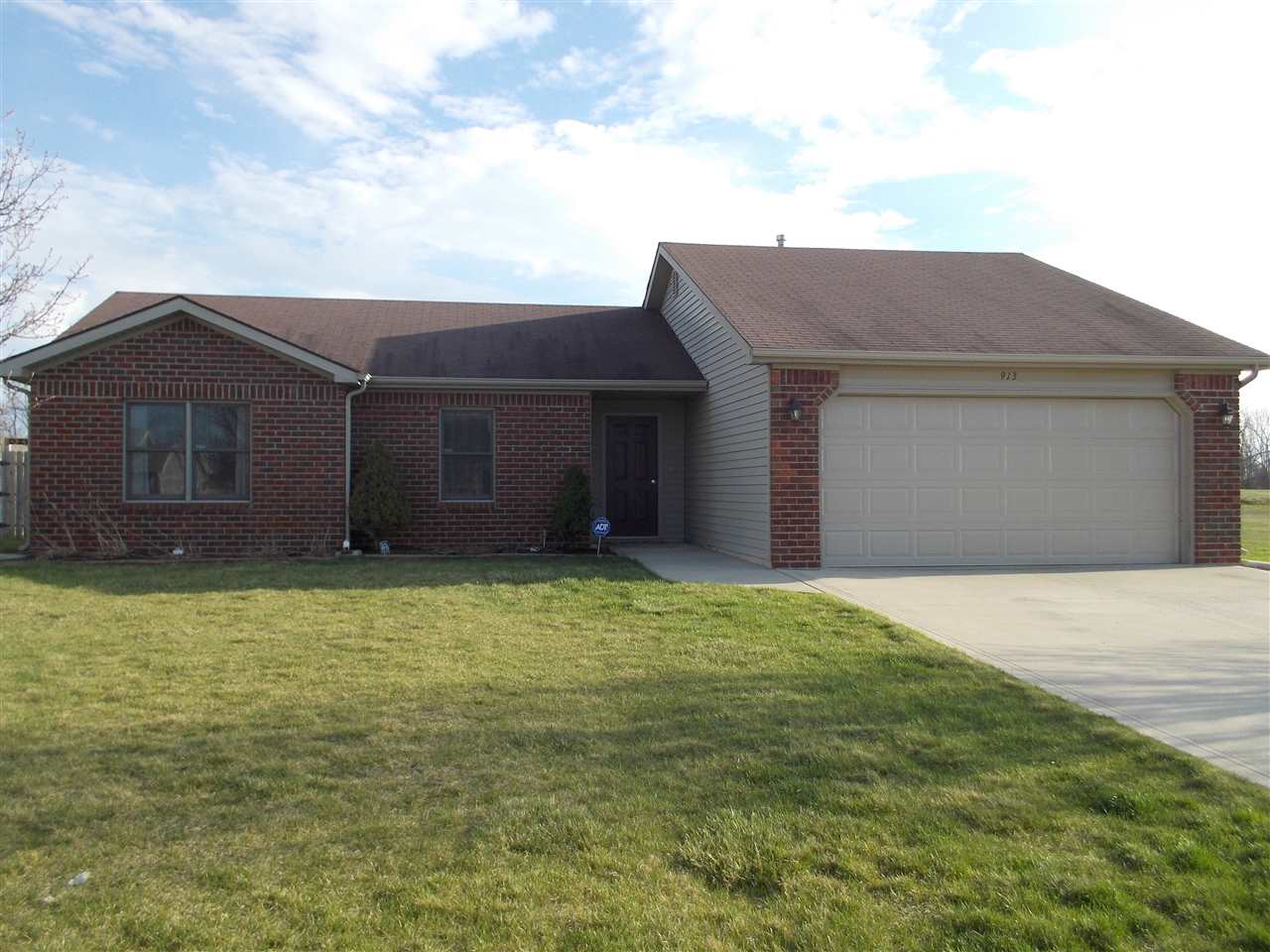 913 Meadow Way, Churubusco, IN 46723 photo 1