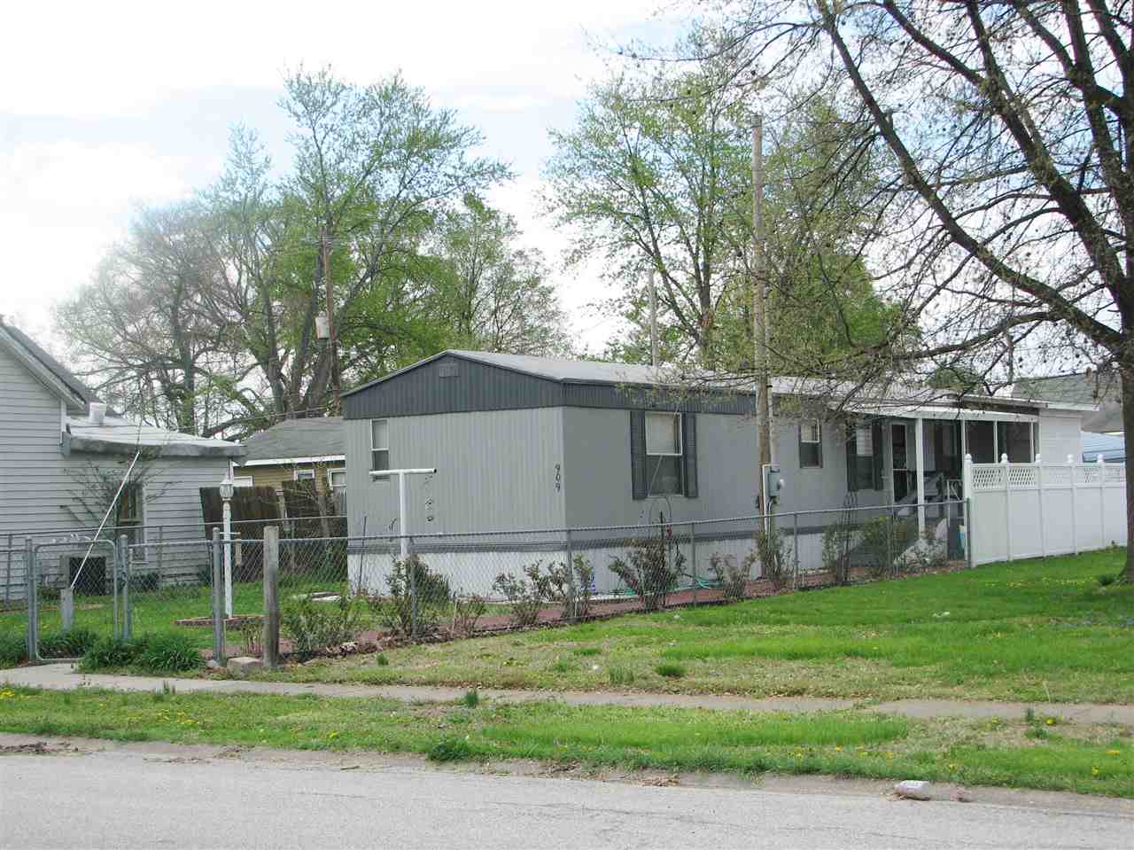 909 W Third St, Mount Vernon, IN 47620 photo 9