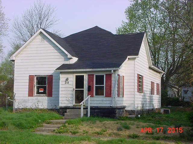 319 E 2nd St, Bicknell, IN 47512 photo 1