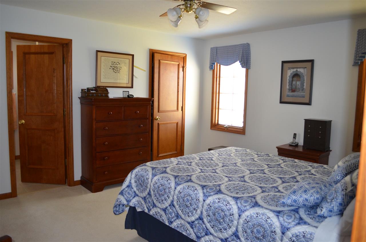 55783 Rooster Ln, Osceola, IN 46561 photo 9