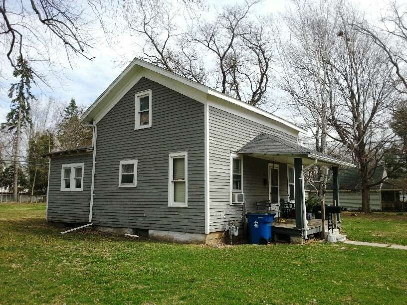 914 Sycamore St, Plymouth, IN 46563 photo 2