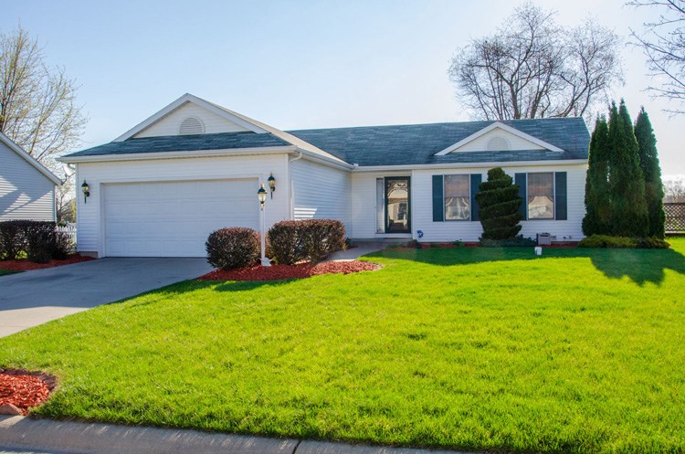 57848 Long Grove Dr, Elkhart, IN 46516 photo 1