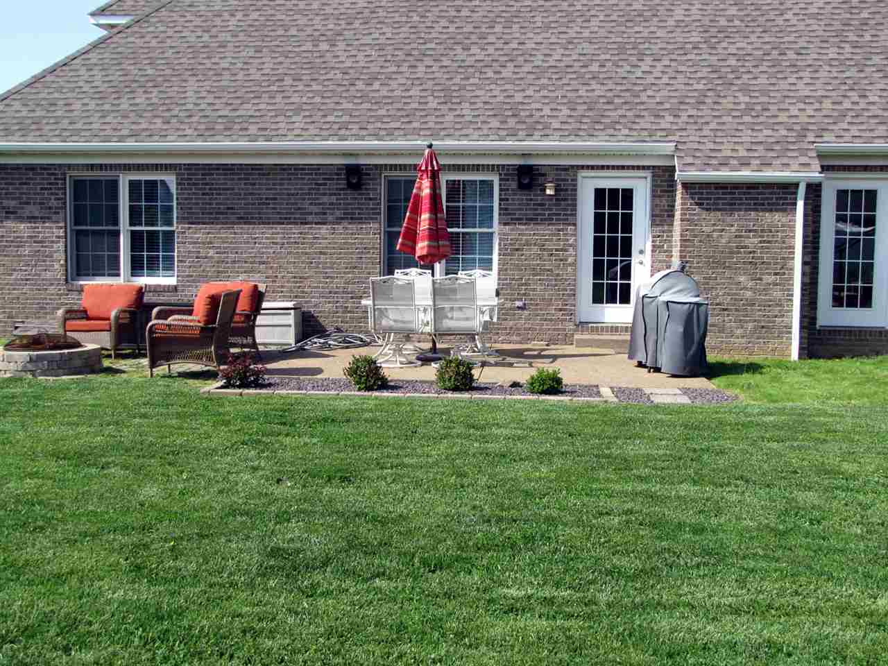 706 E Haub St, Haubstadt, IN 47639 photo 4