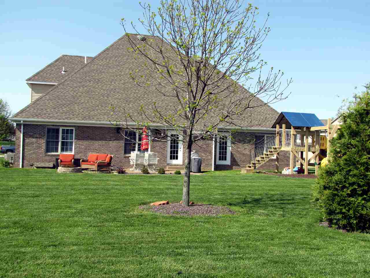 706 E Haub St, Haubstadt, IN 47639 photo 5