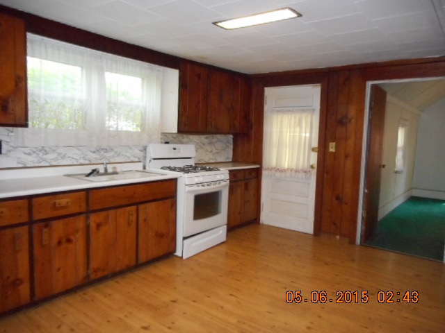 323 N East St, Bremen, IN 46506 photo 3