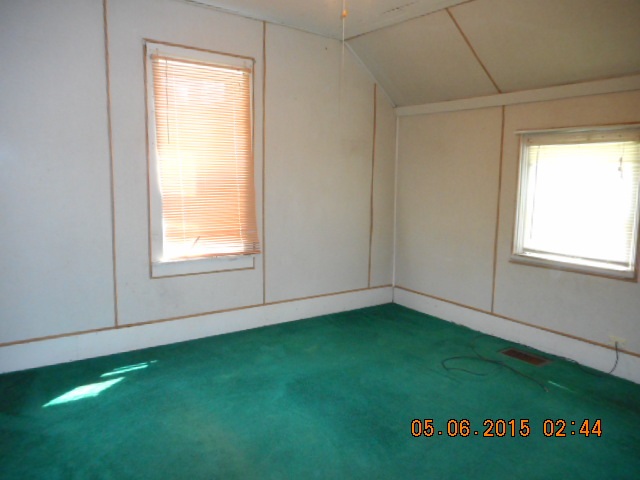 323 N East St, Bremen, IN 46506 photo 5