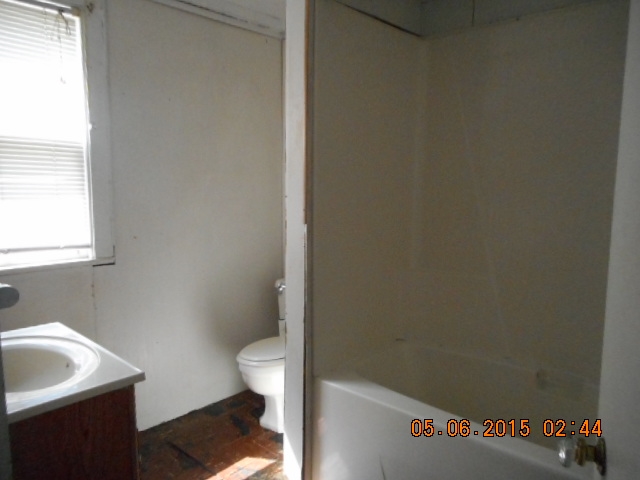 323 N East St, Bremen, IN 46506 photo 6