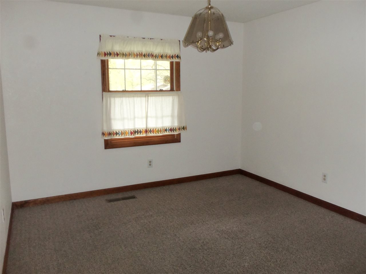 503 NE 21st St, Washington, IN 47501 photo 3