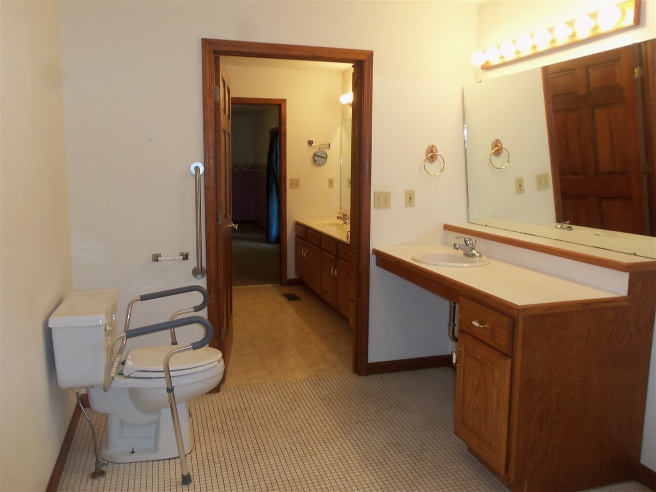 503 NE 21st St, Washington, IN 47501 photo 10