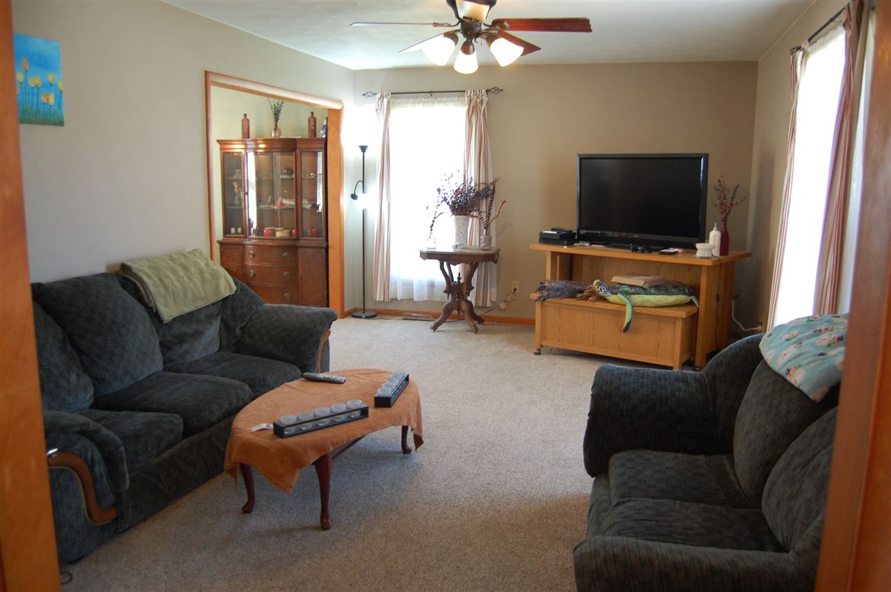 23562 Holly Dr, Elkhart, IN 46514 photo 3