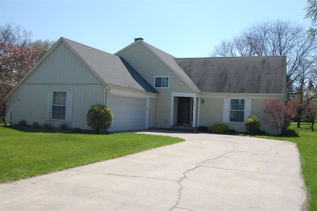 23562 Holly Dr, Elkhart, IN 46514 photo 1