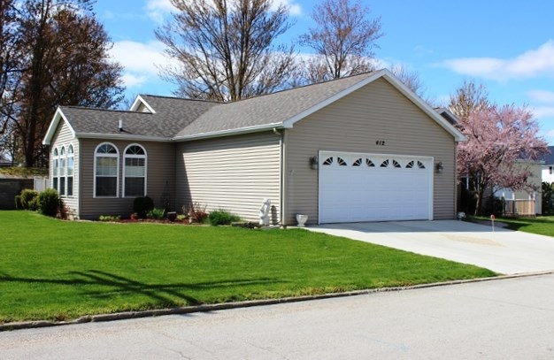 412 E Jackson St, Mentone, IN 46539 photo 1