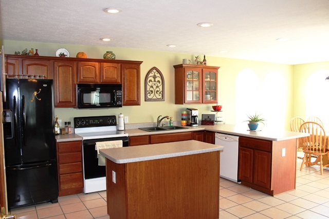 412 E Jackson St, Mentone, IN 46539 photo 5