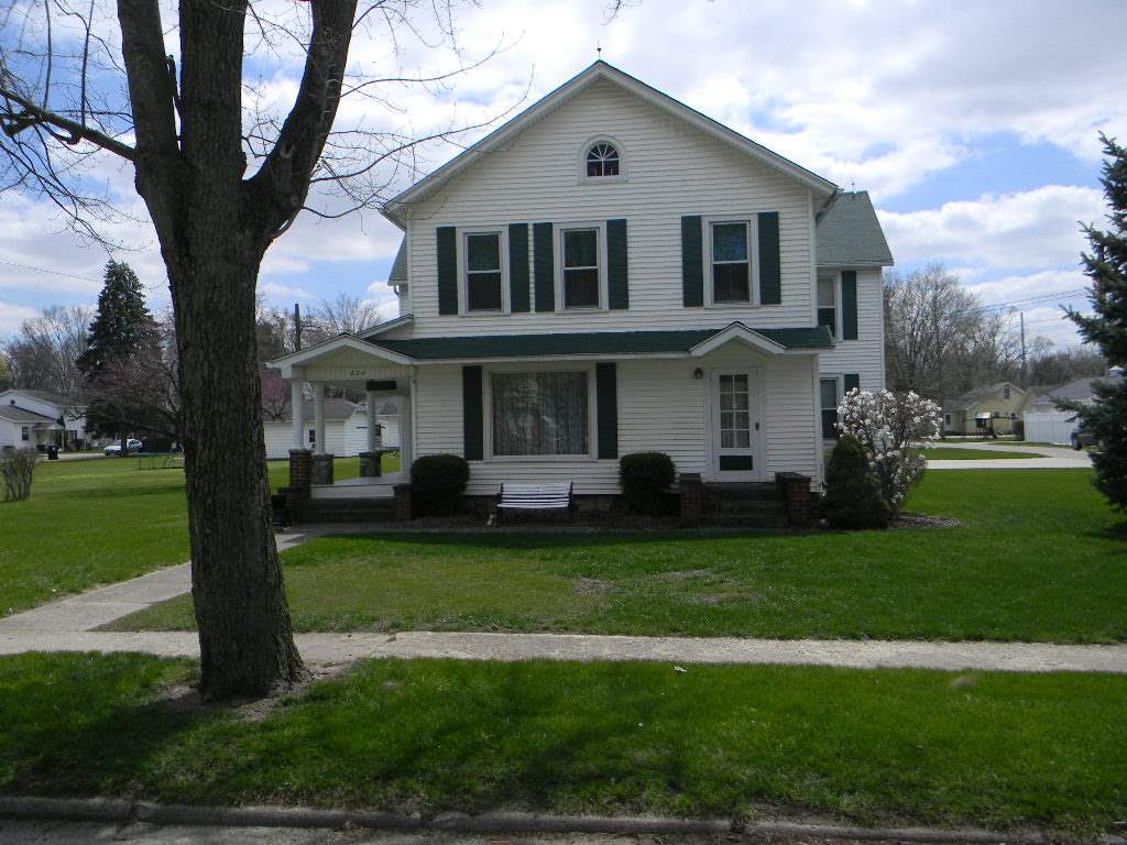 604 Defiance St, Howe, IN 46746 photo 2
