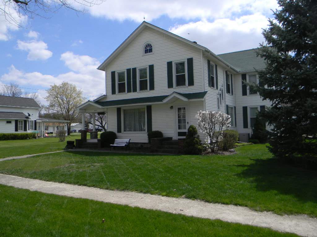 604 Defiance St, Howe, IN 46746 photo 4