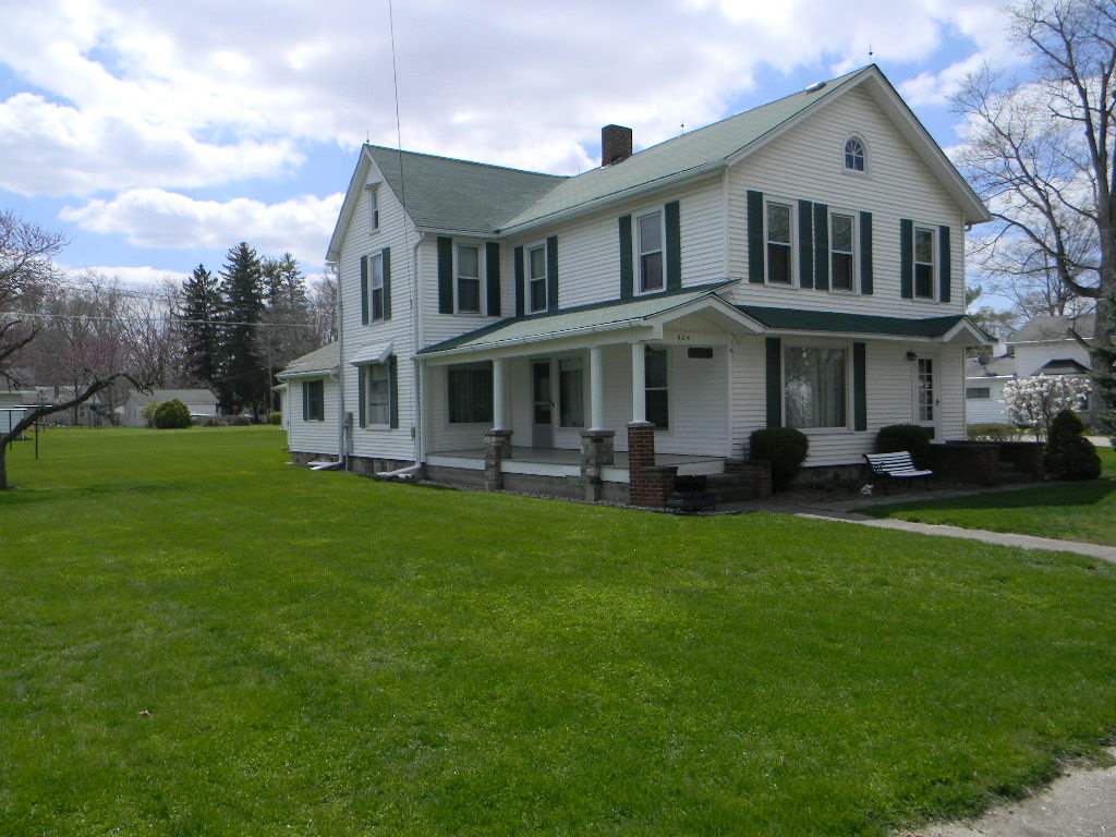 604 Defiance St, Howe, IN 46746 photo 1