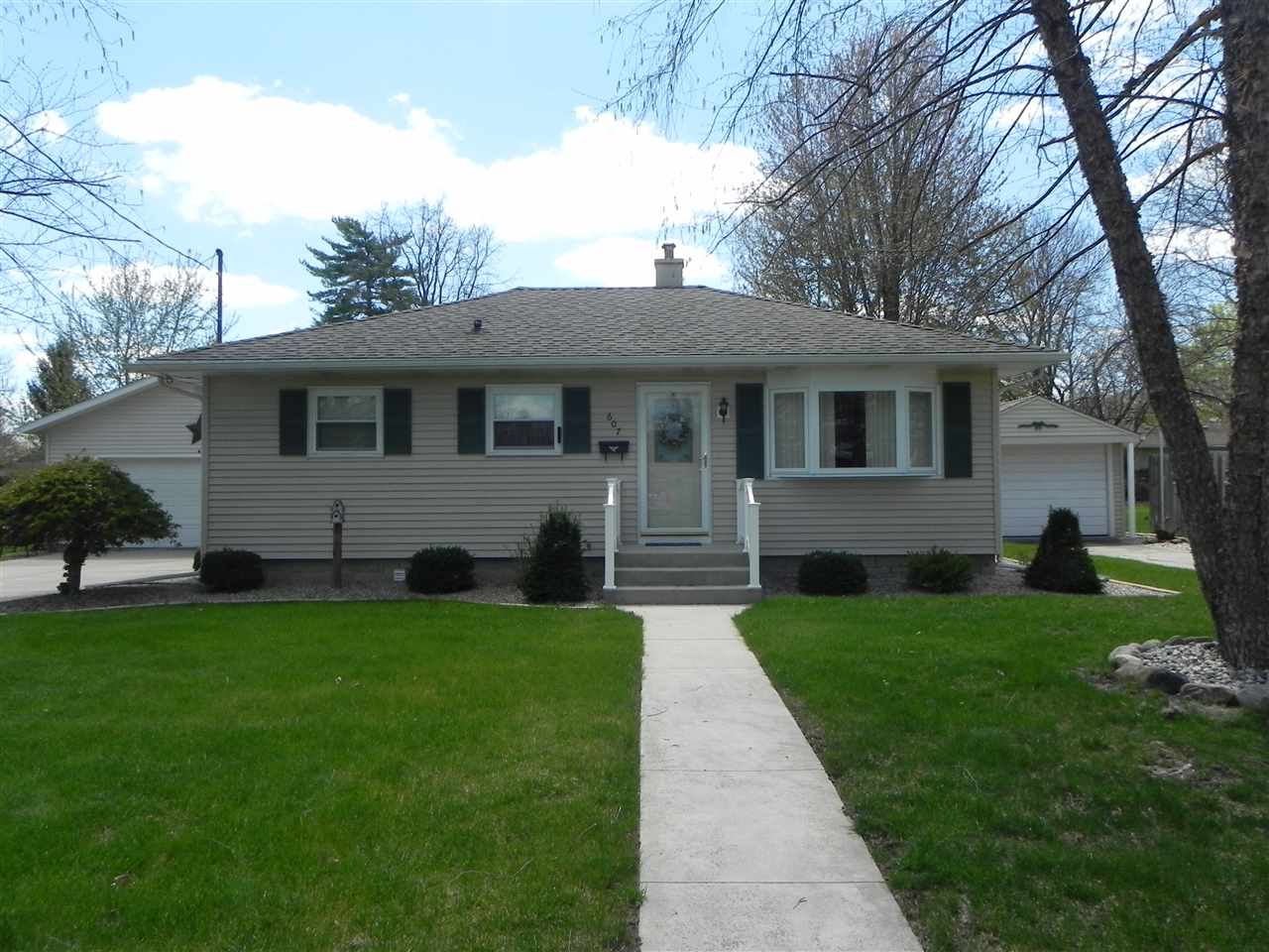 607 E Sixth St, North Manchester, IN 46962 photo 1