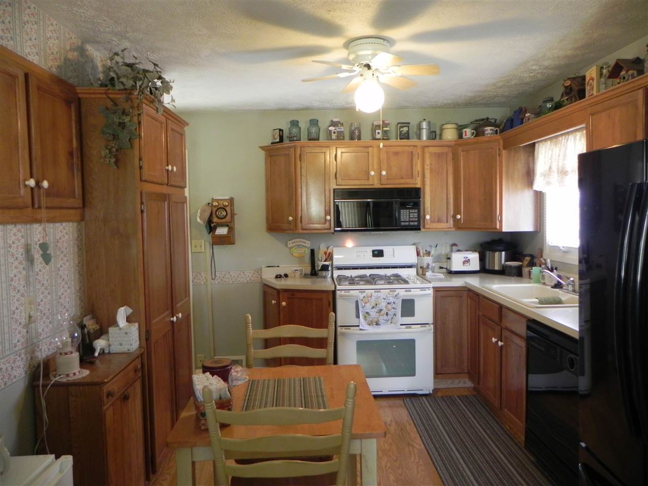 607 E Sixth St, North Manchester, IN 46962 photo 3