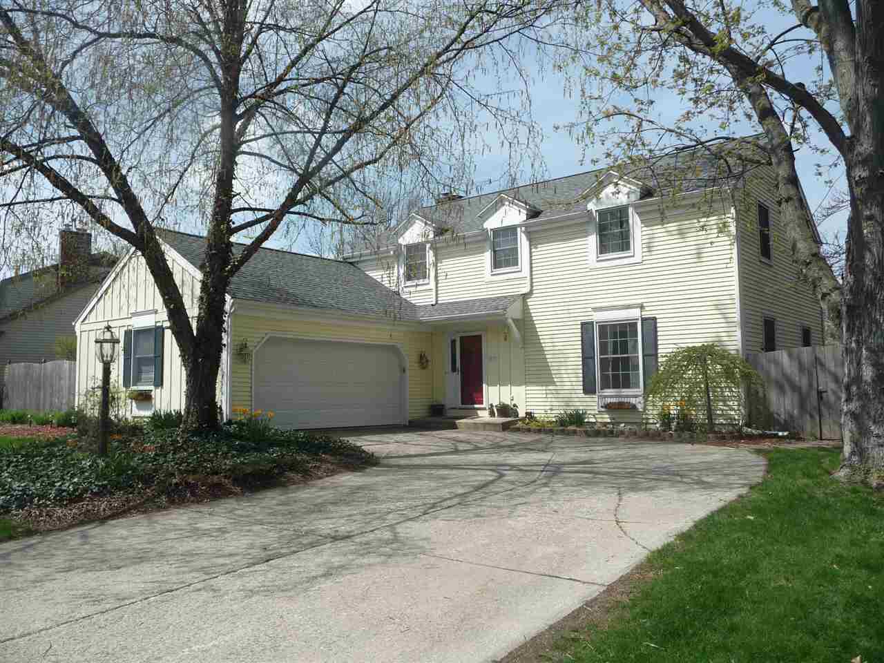 3921 Tarrington Dr, Fort Wayne, IN 46815 photo 1