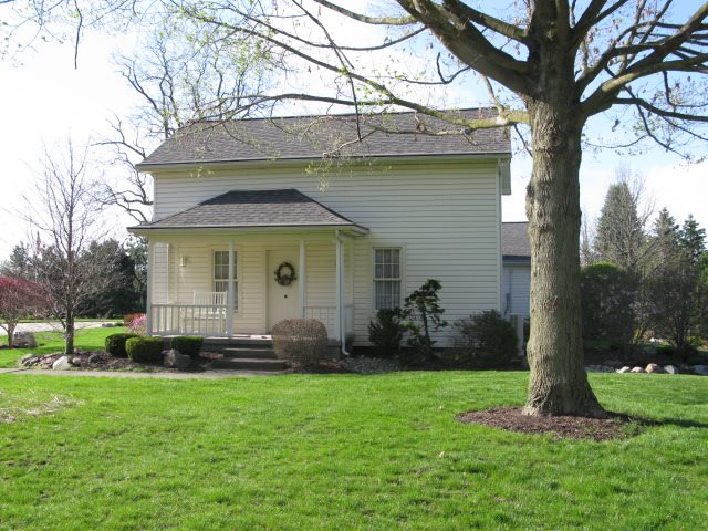 8310 Popp Rd, Fort Wayne, IN 46845 photo 2