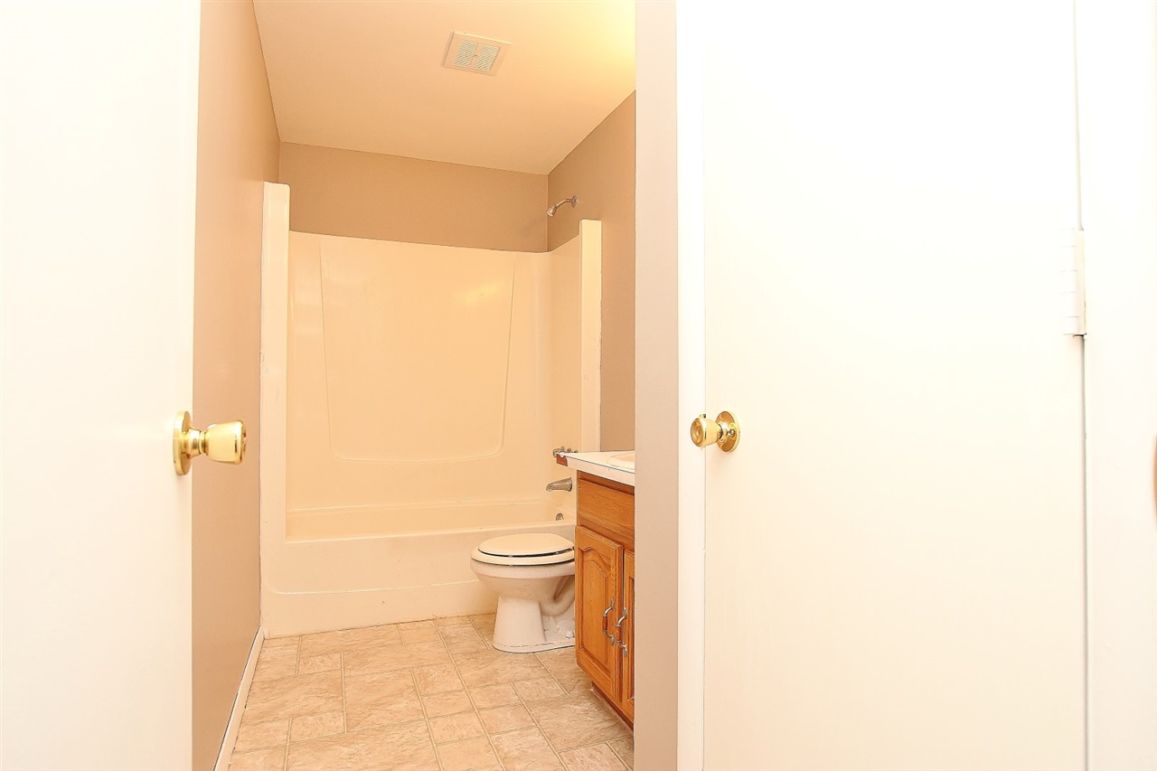 612 Park Meadow Dr, Ligonier, IN 46767 photo 12